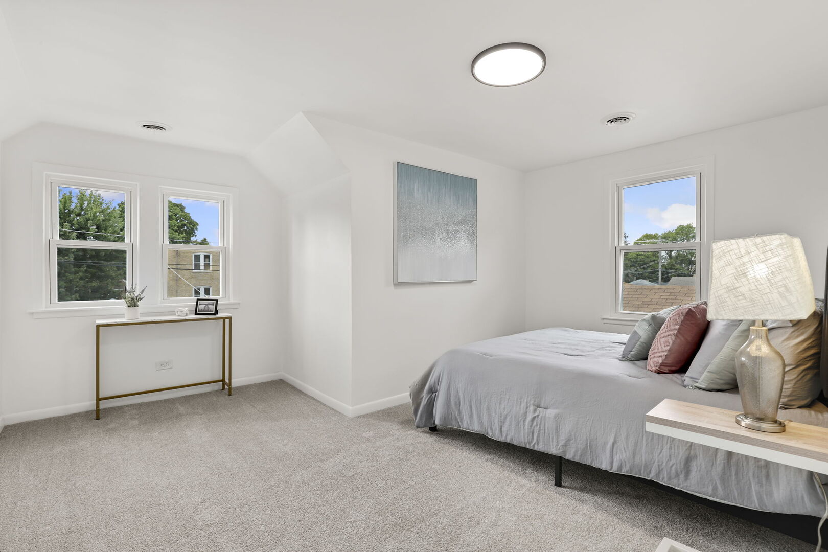 Chicago, Illinois 60646, United States, 4 Bedrooms Bedrooms, ,4 BathroomsBathrooms,Residential,Active,240438