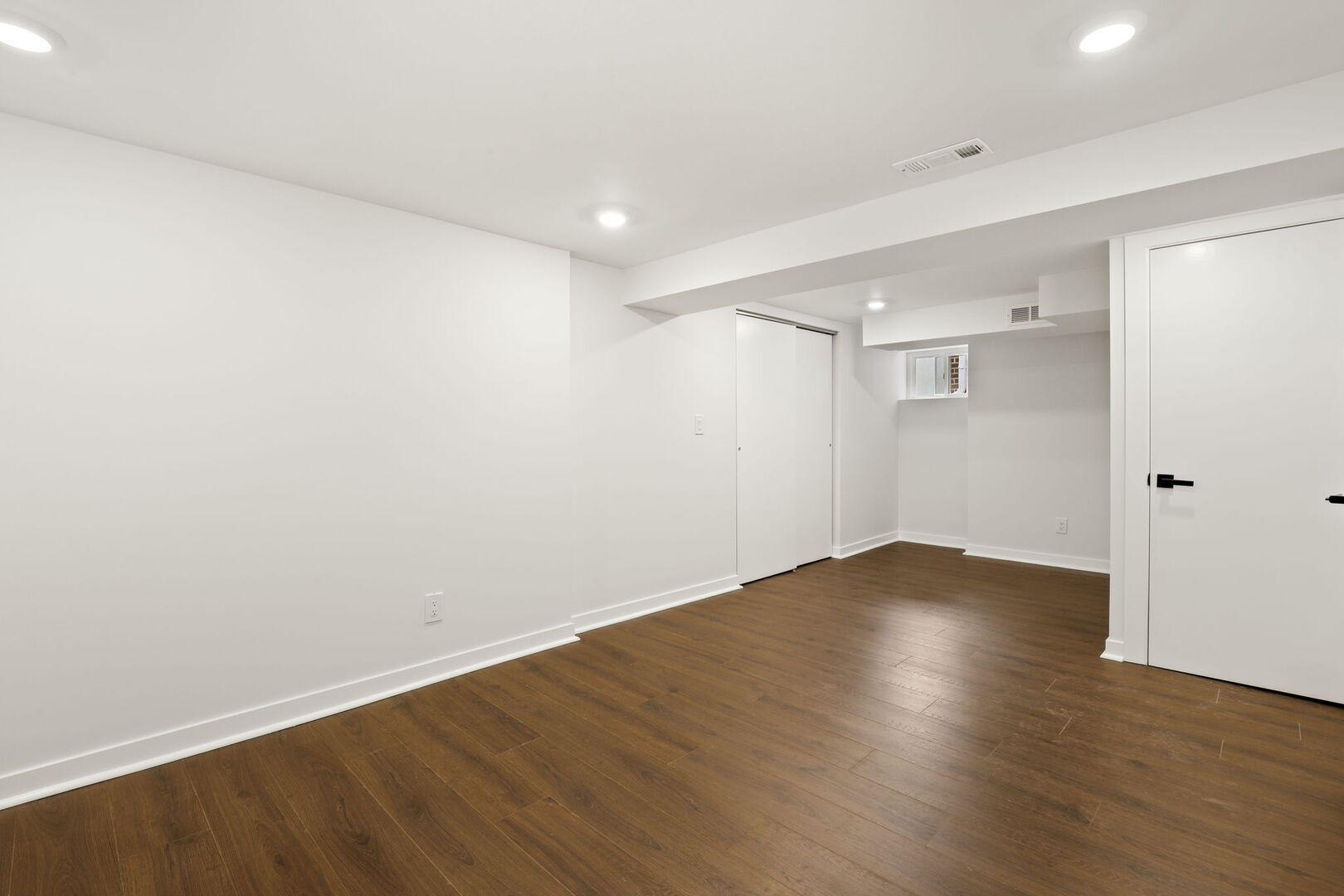 Chicago, Illinois 60646, United States, 4 Bedrooms Bedrooms, ,4 BathroomsBathrooms,Residential,Active,240438