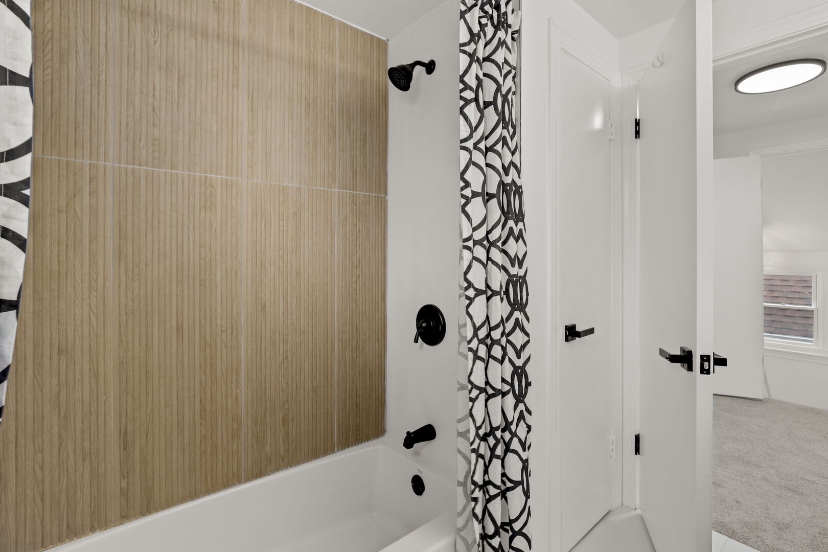 Chicago, Illinois 60646, United States, 4 Bedrooms Bedrooms, ,4 BathroomsBathrooms,Residential,Active,240438