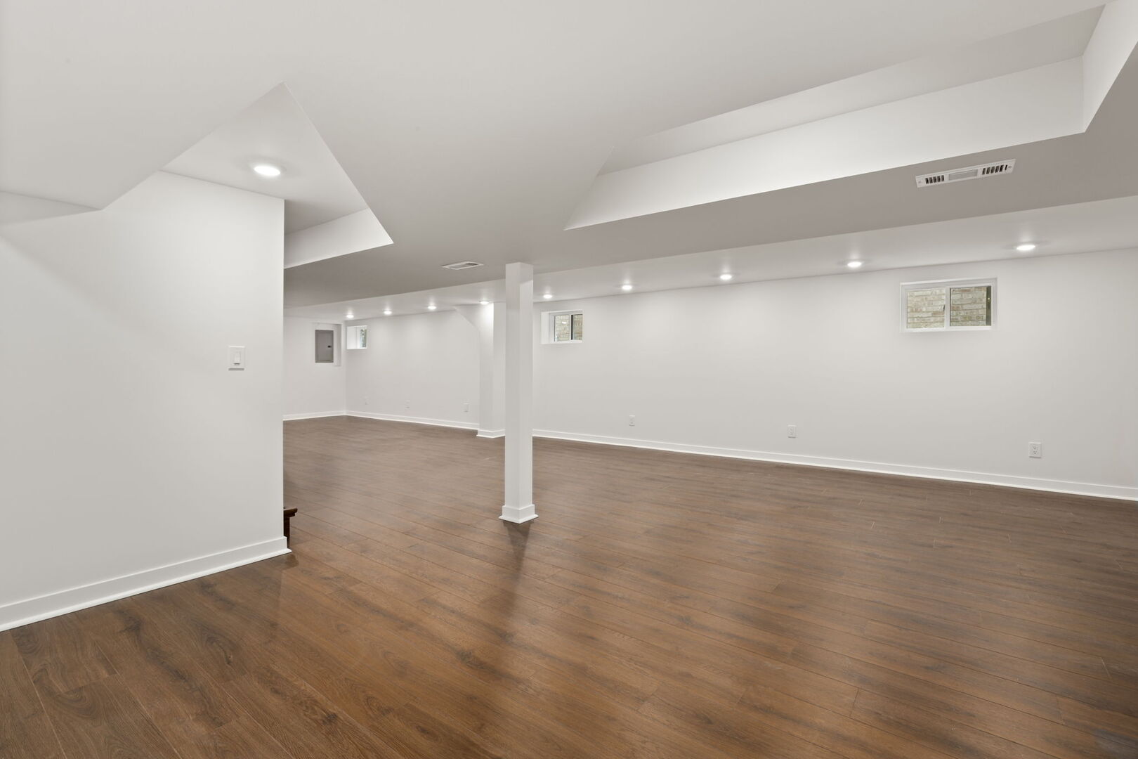 Chicago, Illinois 60646, United States, 4 Bedrooms Bedrooms, ,4 BathroomsBathrooms,Residential,Active,240438