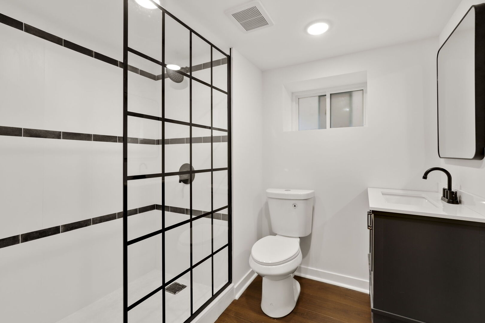 Chicago, Illinois 60646, United States, 4 Bedrooms Bedrooms, ,4 BathroomsBathrooms,Residential,Active,240438