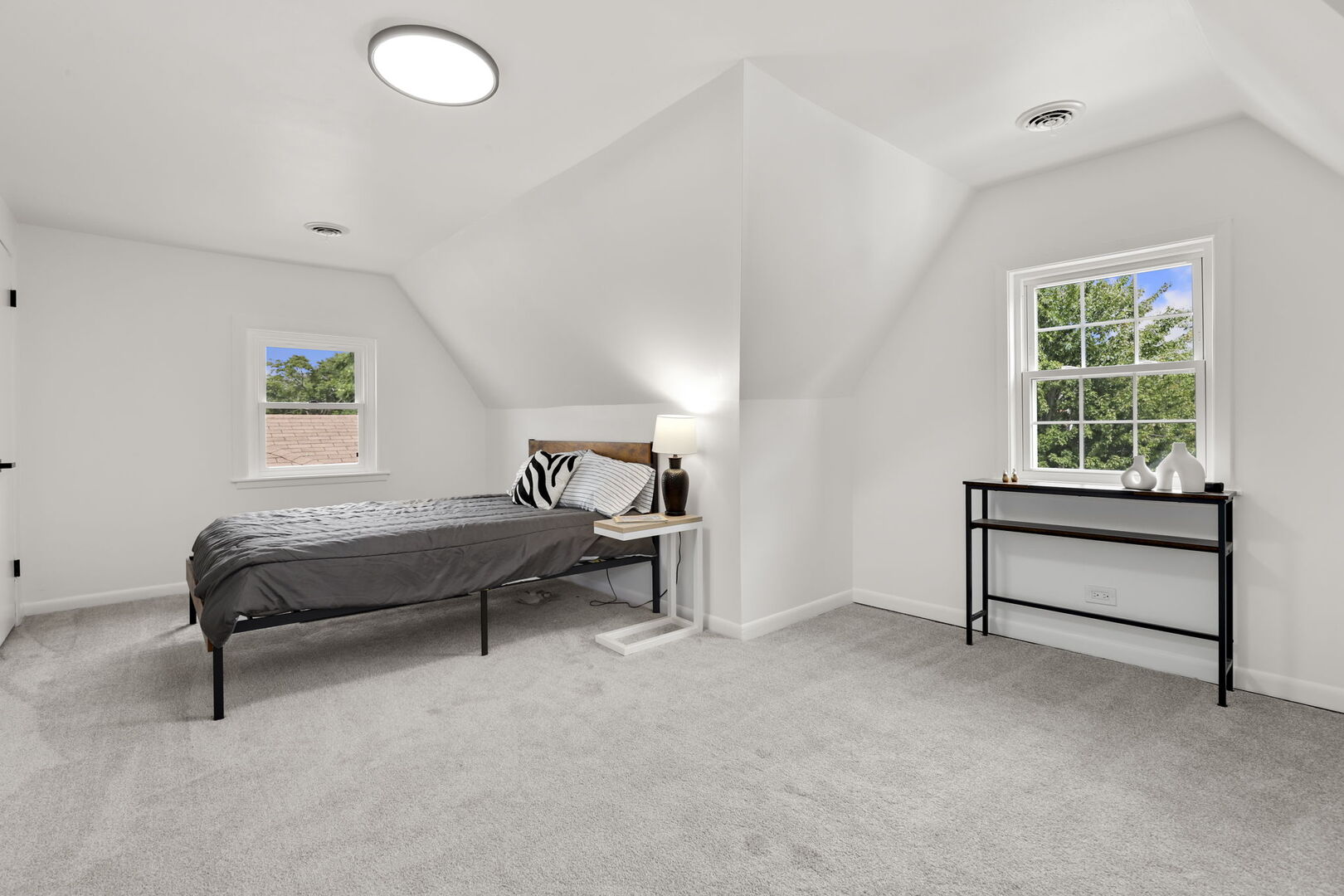 Chicago, Illinois 60646, United States, 4 Bedrooms Bedrooms, ,4 BathroomsBathrooms,Residential,Active,240438