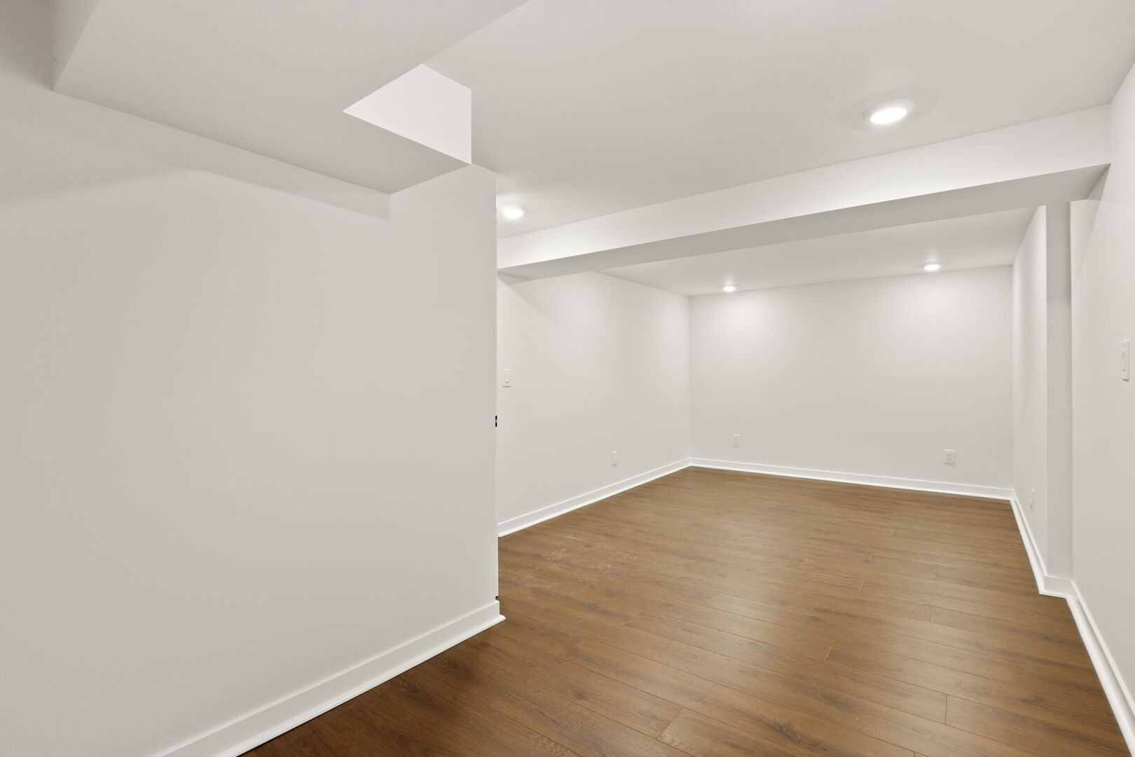 Chicago, Illinois 60646, United States, 4 Bedrooms Bedrooms, ,4 BathroomsBathrooms,Residential,Active,240438