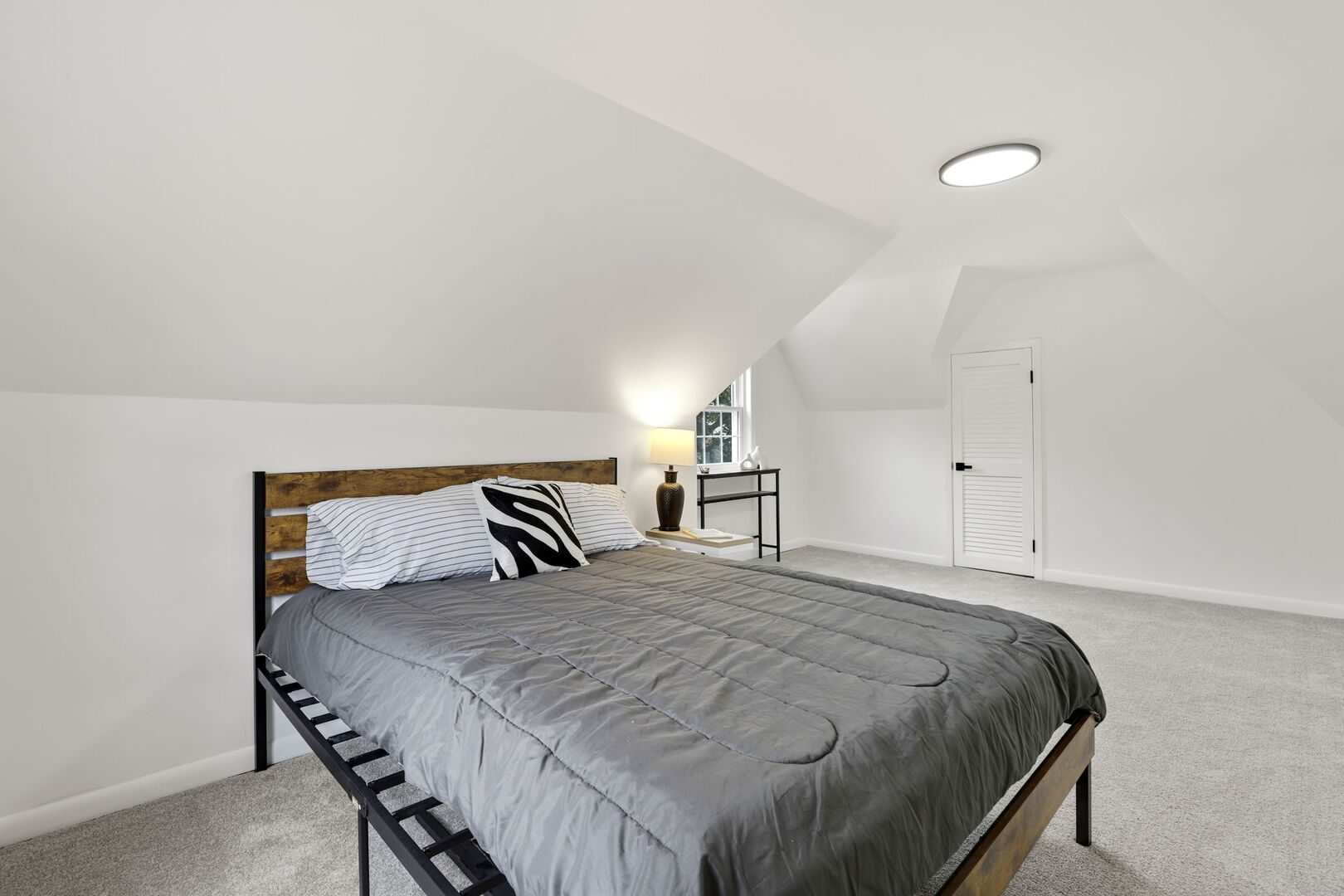 Chicago, Illinois 60646, United States, 4 Bedrooms Bedrooms, ,4 BathroomsBathrooms,Residential,Active,240438