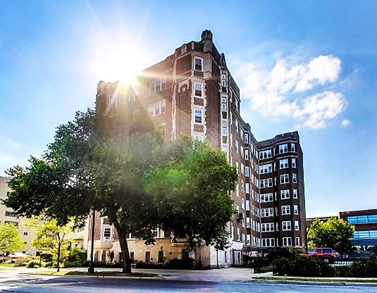 6334 N Sheridan Road 3E