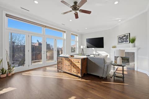 Tiny photo for 4821 N Damen Avenue #4, Chicago, IL 60625 (MLS # 12685601)