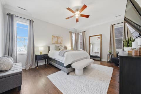 Tiny photo for 4821 N Damen Avenue #4, Chicago, IL 60625 (MLS # 12685601)