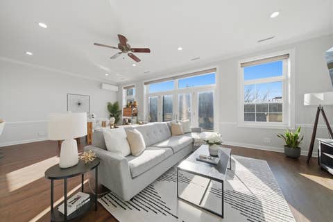 Tiny photo for 4821 N Damen Avenue #4, Chicago, IL 60625 (MLS # 12685601)