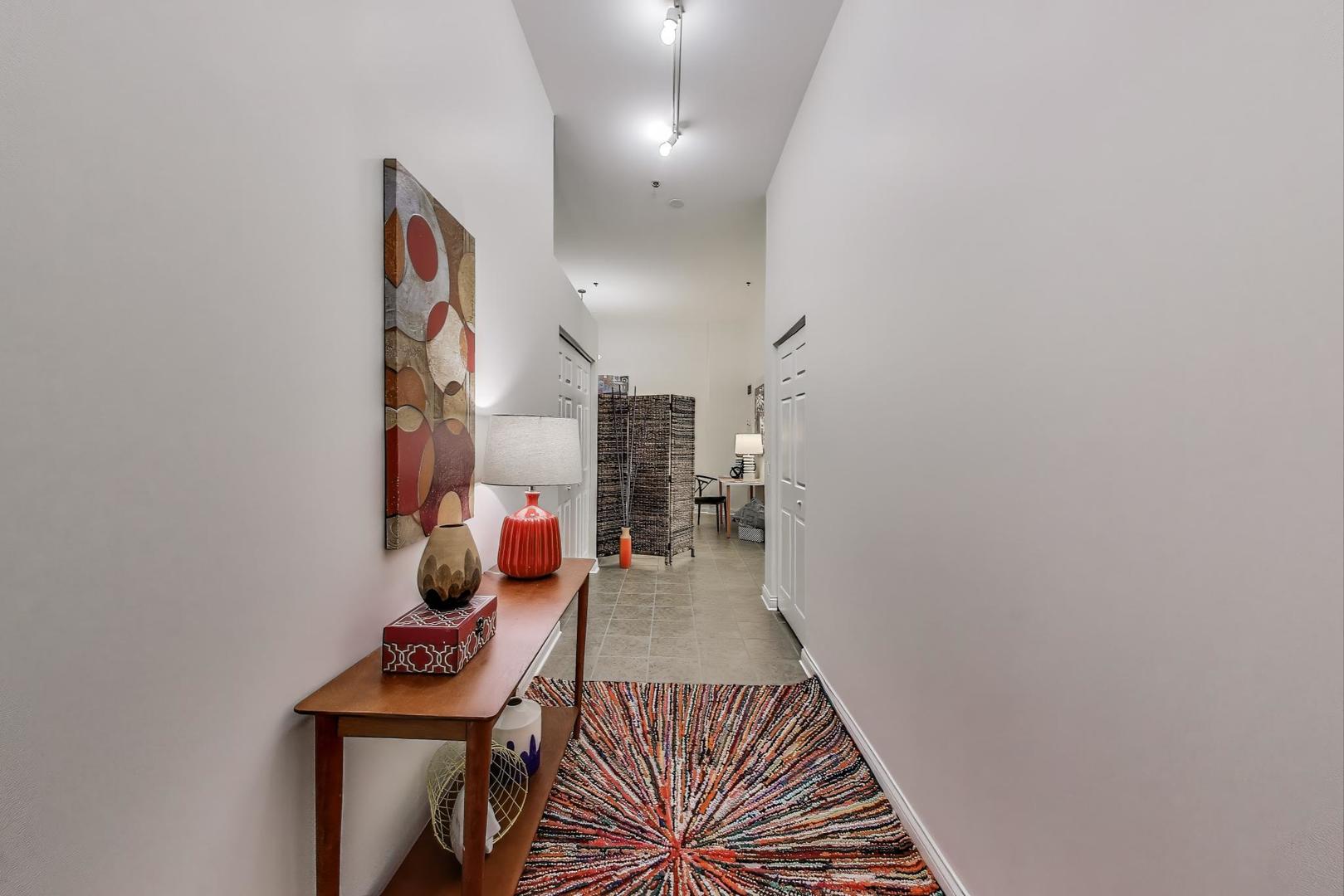 8 W Monroe Street 407