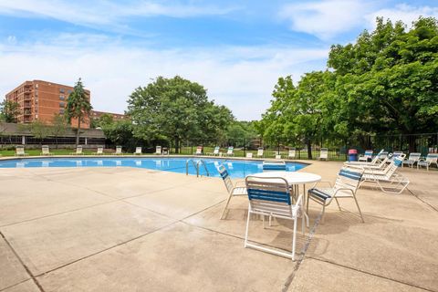 Tiny photo for 6010 Oakwood Drive #6H, Lisle, IL 60532 (MLS # 12686609)