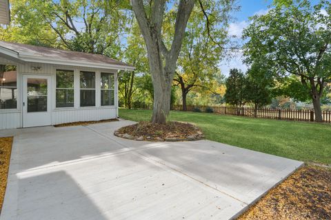 Tiny photo for 6410 Macarthur Drive, Woodridge, IL 60517 (MLS # 12502312)
