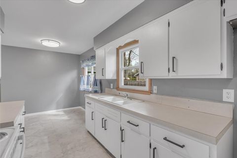 Tiny photo for 2707 Cypress Drive, Bettendorf, IA 52722 (MLS # 12618696)