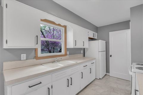 Tiny photo for 2707 Cypress Drive, Bettendorf, IA 52722 (MLS # 12618696)