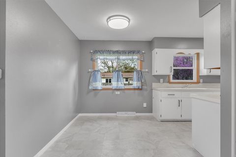 Tiny photo for 2707 Cypress Drive, Bettendorf, IA 52722 (MLS # 12618696)