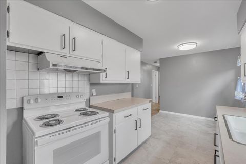 Tiny photo for 2707 Cypress Drive, Bettendorf, IA 52722 (MLS # 12618696)