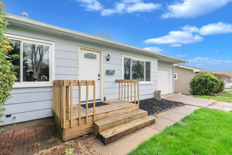 Tiny photo for 2707 Cypress Drive, Bettendorf, IA 52722 (MLS # 12618696)