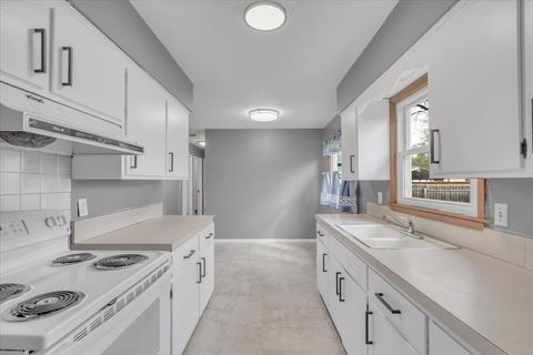 Tiny photo for 2707 Cypress Drive, Bettendorf, IA 52722 (MLS # 12618696)