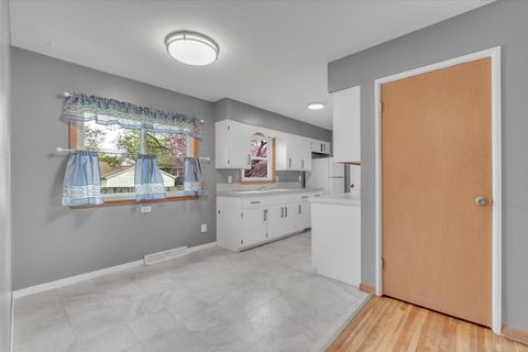 Tiny photo for 2707 Cypress Drive, Bettendorf, IA 52722 (MLS # 12618696)