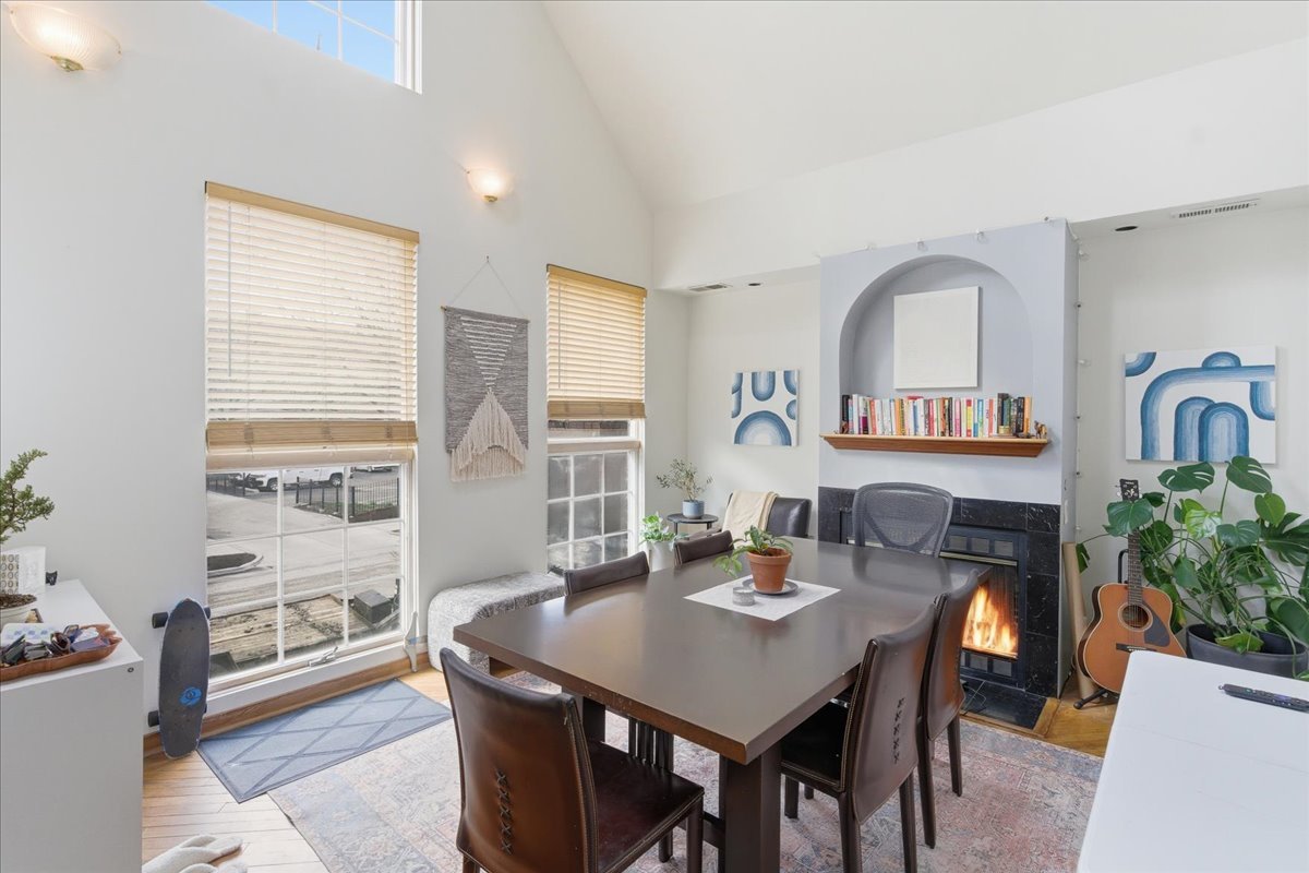 2016 W Charleston Avenue