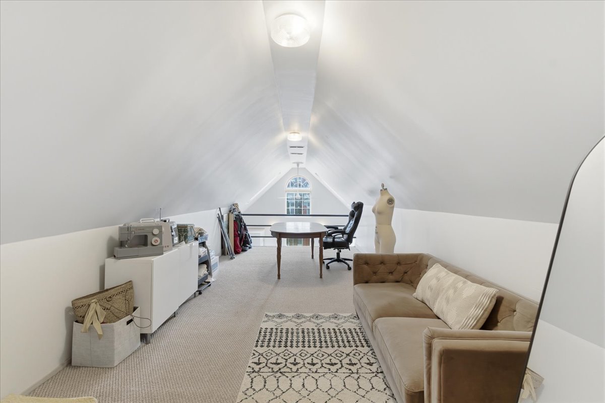 2016 W Charleston Avenue