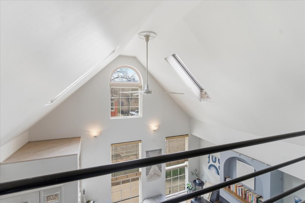 2016 W Charleston Avenue