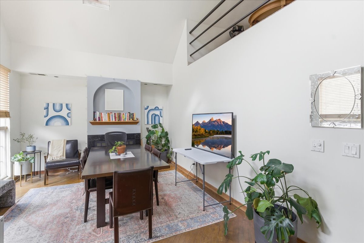 2016 W Charleston Avenue