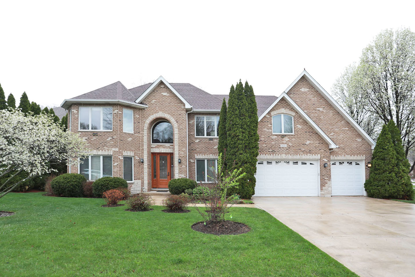 Roselle, Illinois, 60172, United States, 5 Bedrooms Bedrooms, ,5 BathroomsBathrooms,Residential,Contingent,2051950