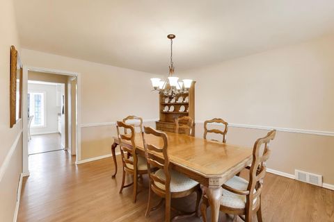 Tiny photo for 2013 N Windsor Drive, Arlington Heights, IL 60004 (MLS # 12580942)