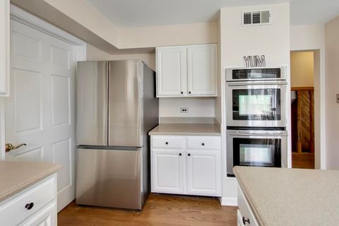 Tiny photo for 2013 N Windsor Drive, Arlington Heights, IL 60004 (MLS # 12580942)