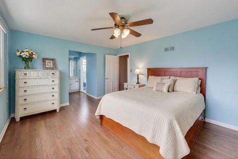 Tiny photo for 2013 N Windsor Drive, Arlington Heights, IL 60004 (MLS # 12580942)