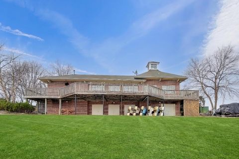 Tiny photo for 2013 N Windsor Drive, Arlington Heights, IL 60004 (MLS # 12580942)