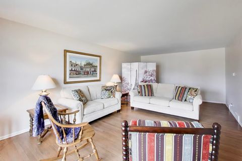 Tiny photo for 2013 N Windsor Drive, Arlington Heights, IL 60004 (MLS # 12580942)