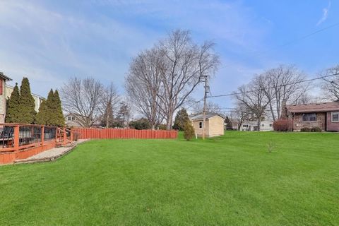 Tiny photo for 2013 N Windsor Drive, Arlington Heights, IL 60004 (MLS # 12580942)
