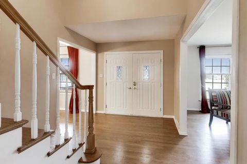 Tiny photo for 2013 N Windsor Drive, Arlington Heights, IL 60004 (MLS # 12580942)