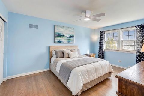 Tiny photo for 2013 N Windsor Drive, Arlington Heights, IL 60004 (MLS # 12580942)