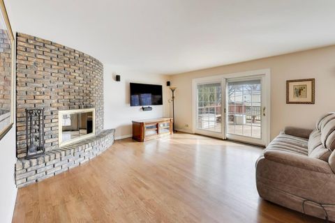 Tiny photo for 2013 N Windsor Drive, Arlington Heights, IL 60004 (MLS # 12580942)