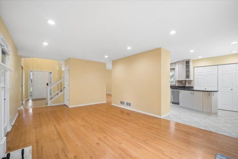 Tiny photo for 44 CHESTNUT Terrace, Buffalo Grove, IL 60089 (MLS # 12749216)