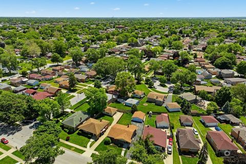 Tiny photo for 5233 Oak Center Drive, Oak Lawn, IL 60453 (MLS # 12623179)