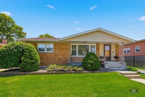 Photo of 5233 Oak Center Drive, Oak Lawn, IL 60453 (MLS # 12623179)