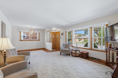 Tiny photo for 5233 Oak Center Drive, Oak Lawn, IL 60453 (MLS # 12623179)