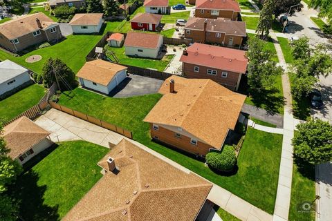Tiny photo for 5233 Oak Center Drive, Oak Lawn, IL 60453 (MLS # 12623179)