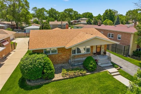 Tiny photo for 5233 Oak Center Drive, Oak Lawn, IL 60453 (MLS # 12623179)