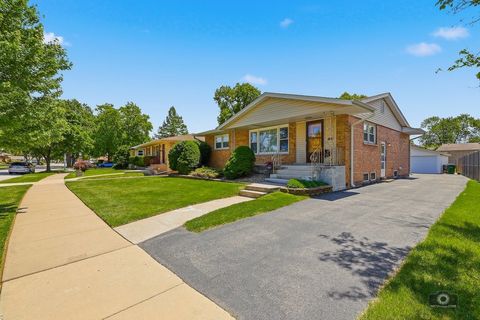 Tiny photo for 5233 Oak Center Drive, Oak Lawn, IL 60453 (MLS # 12623179)