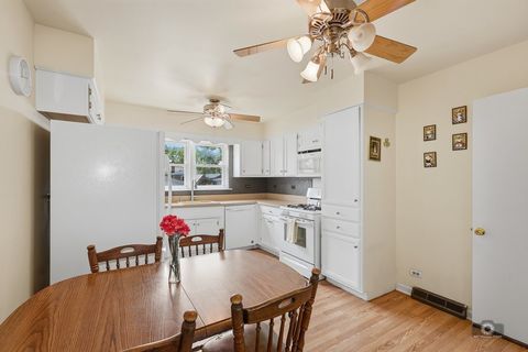 Tiny photo for 5233 Oak Center Drive, Oak Lawn, IL 60453 (MLS # 12623179)