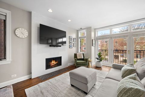Tiny photo for 3752 N Fremont Street #2, Chicago, IL 60613 (MLS # 12632171)