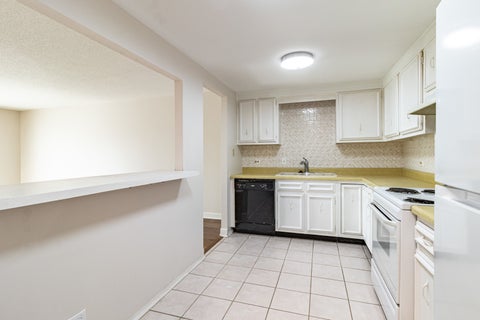 Tiny photo for 13200 W Heiden Circle #2111, Lake Bluff, IL 60044 (MLS # 12659693)