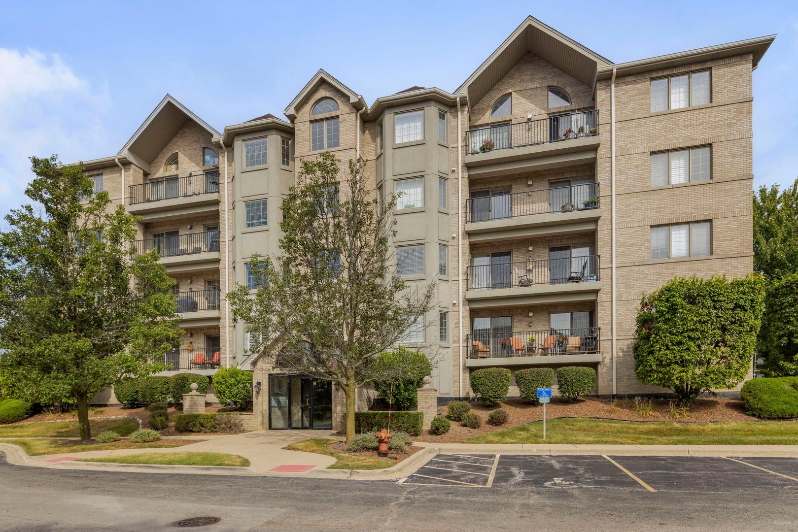 8505 Woodward Avenue 202