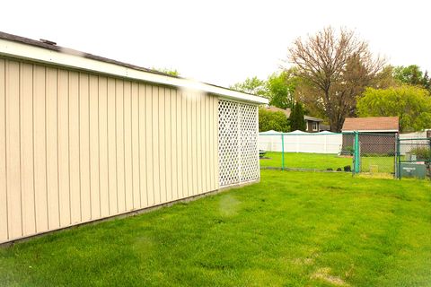 Tiny photo for 10013 S Menard Avenue, Oak Lawn, IL 60453 (MLS # 12635150)