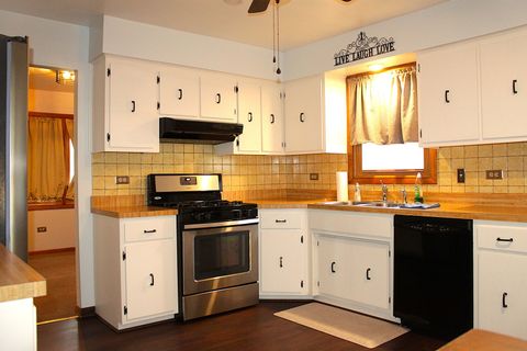 Tiny photo for 10013 S Menard Avenue, Oak Lawn, IL 60453 (MLS # 12635150)
