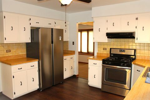 Tiny photo for 10013 S Menard Avenue, Oak Lawn, IL 60453 (MLS # 12635150)